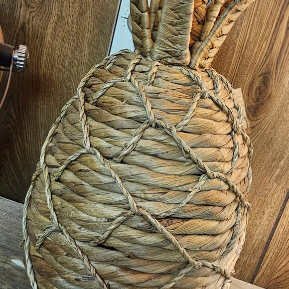 Large pineapple - Picture 3 of 4